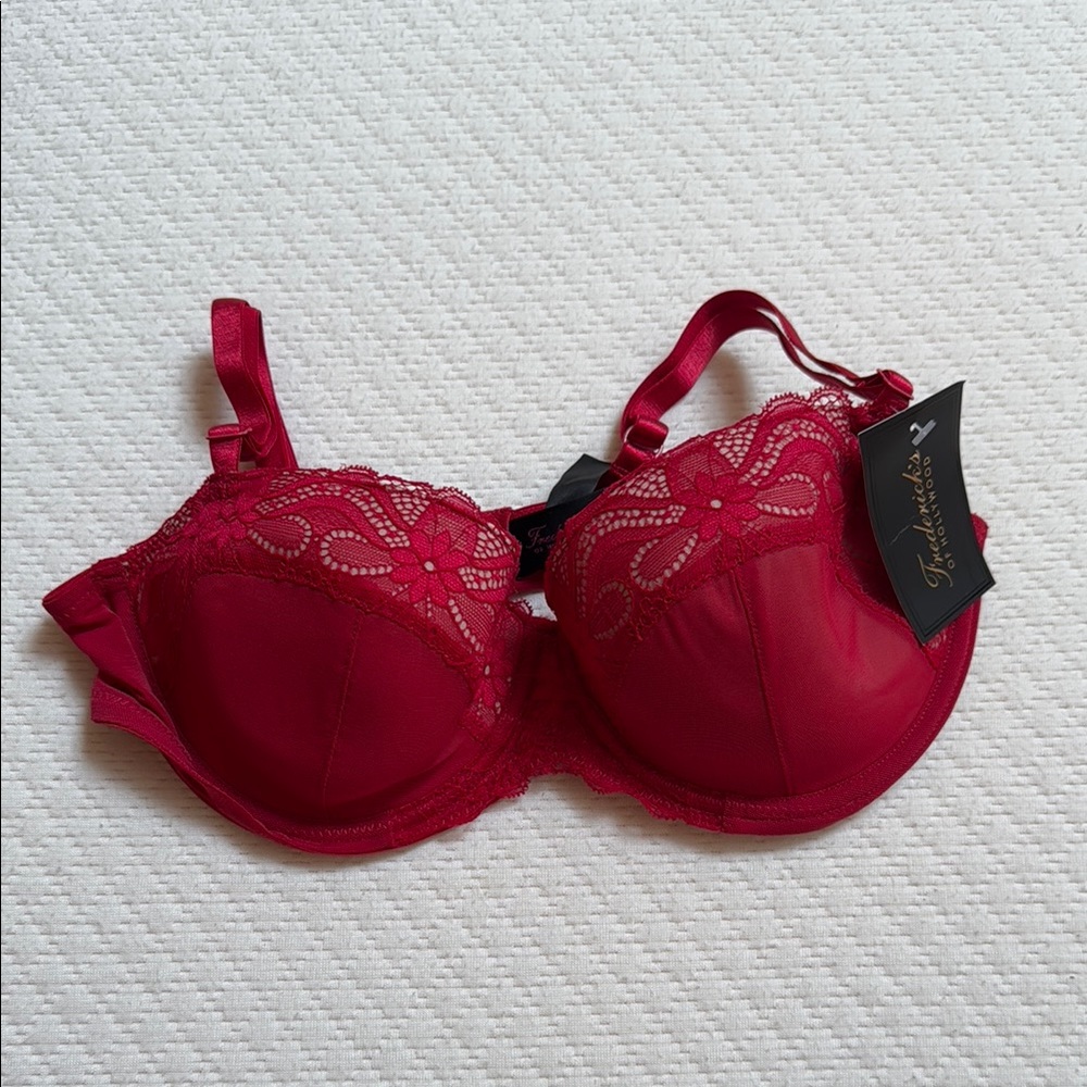 Brand New Federick’s of Hollywood Red Lace Bra